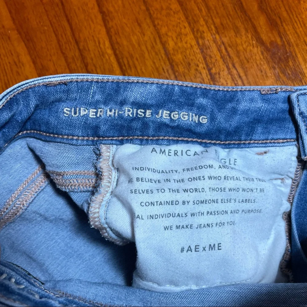 American Eagle distressed super hi-rise jeggings